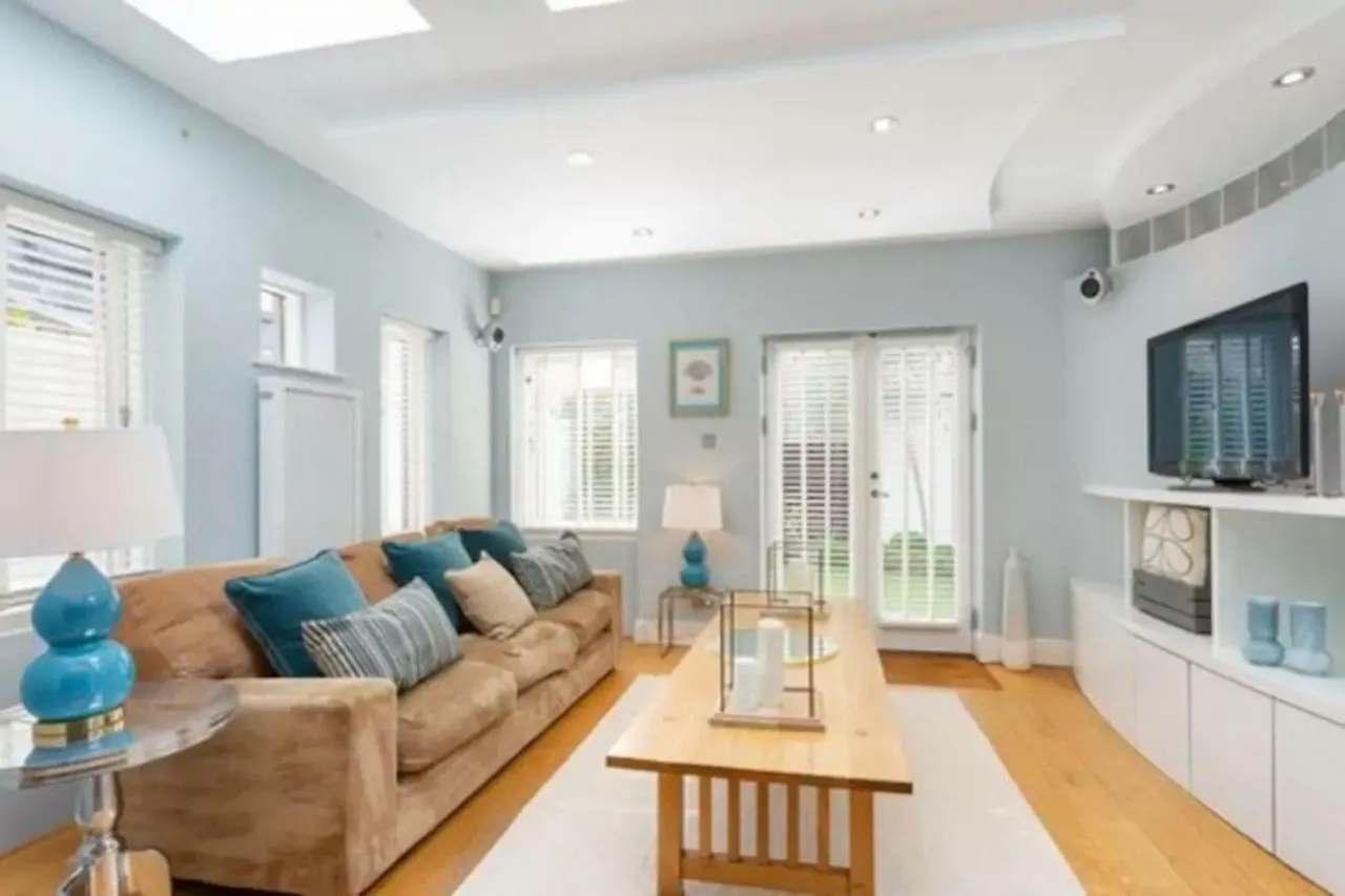 Refurbished Traditional Dublin Townhouse contacts
