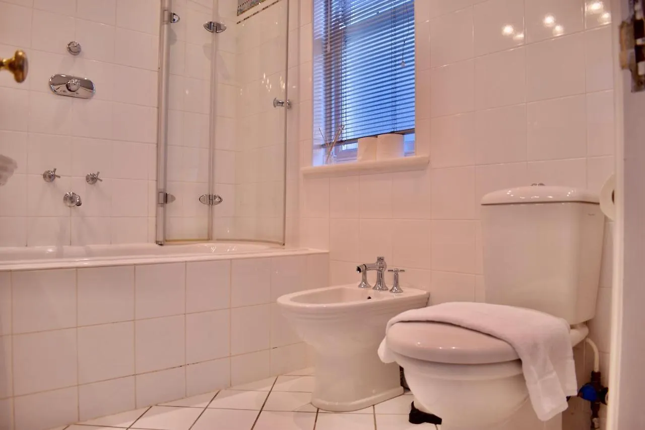 Refurbished Traditional Dublin Townhouse 0*,  Ireland