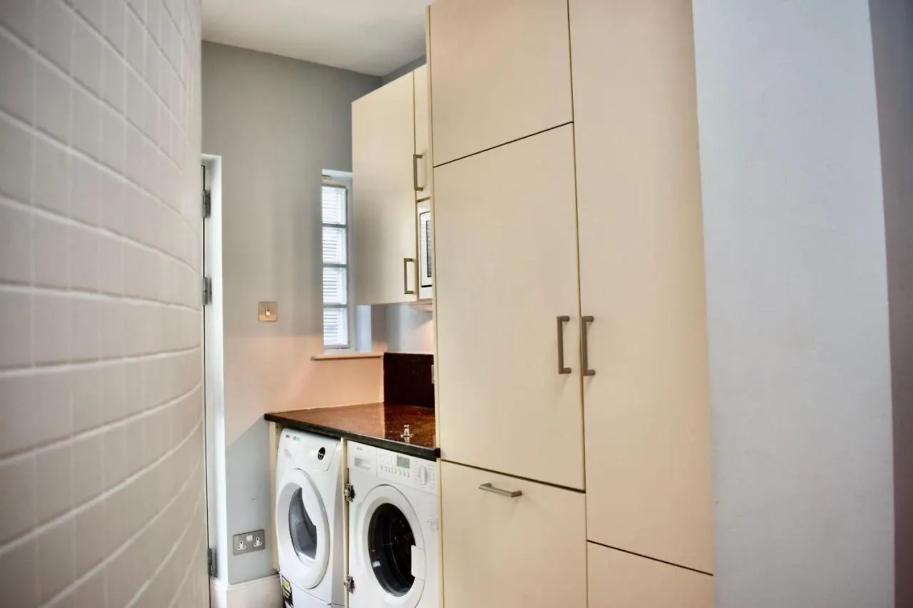 Refurbished Traditional Dublin Townhouse Holiday home