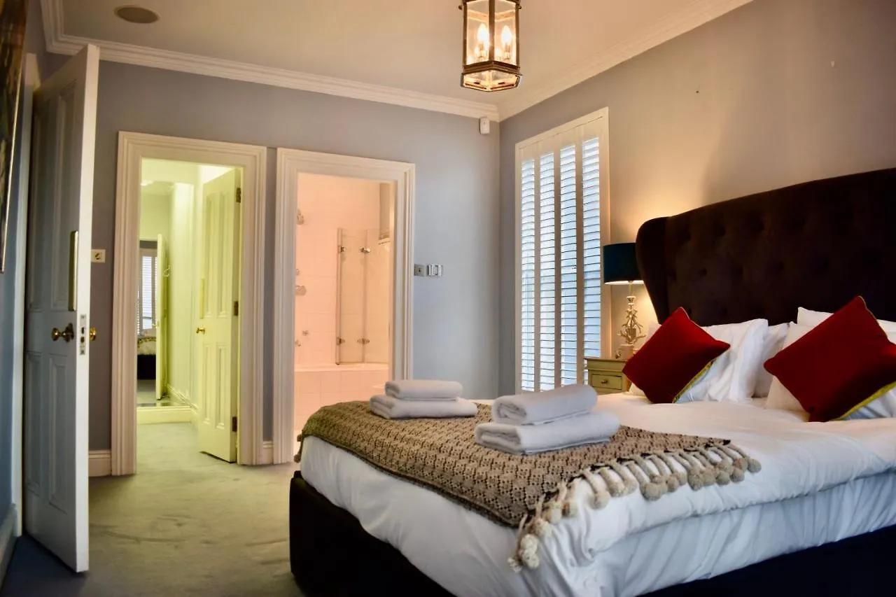 Refurbished Traditional Dublin Townhouse 0*,  Ireland