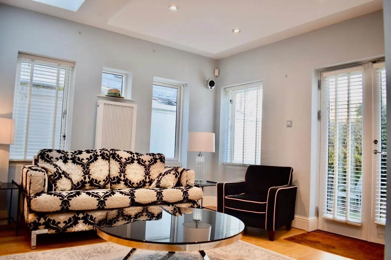 Refurbished Traditional Dublin Townhouse 0*,  Ireland