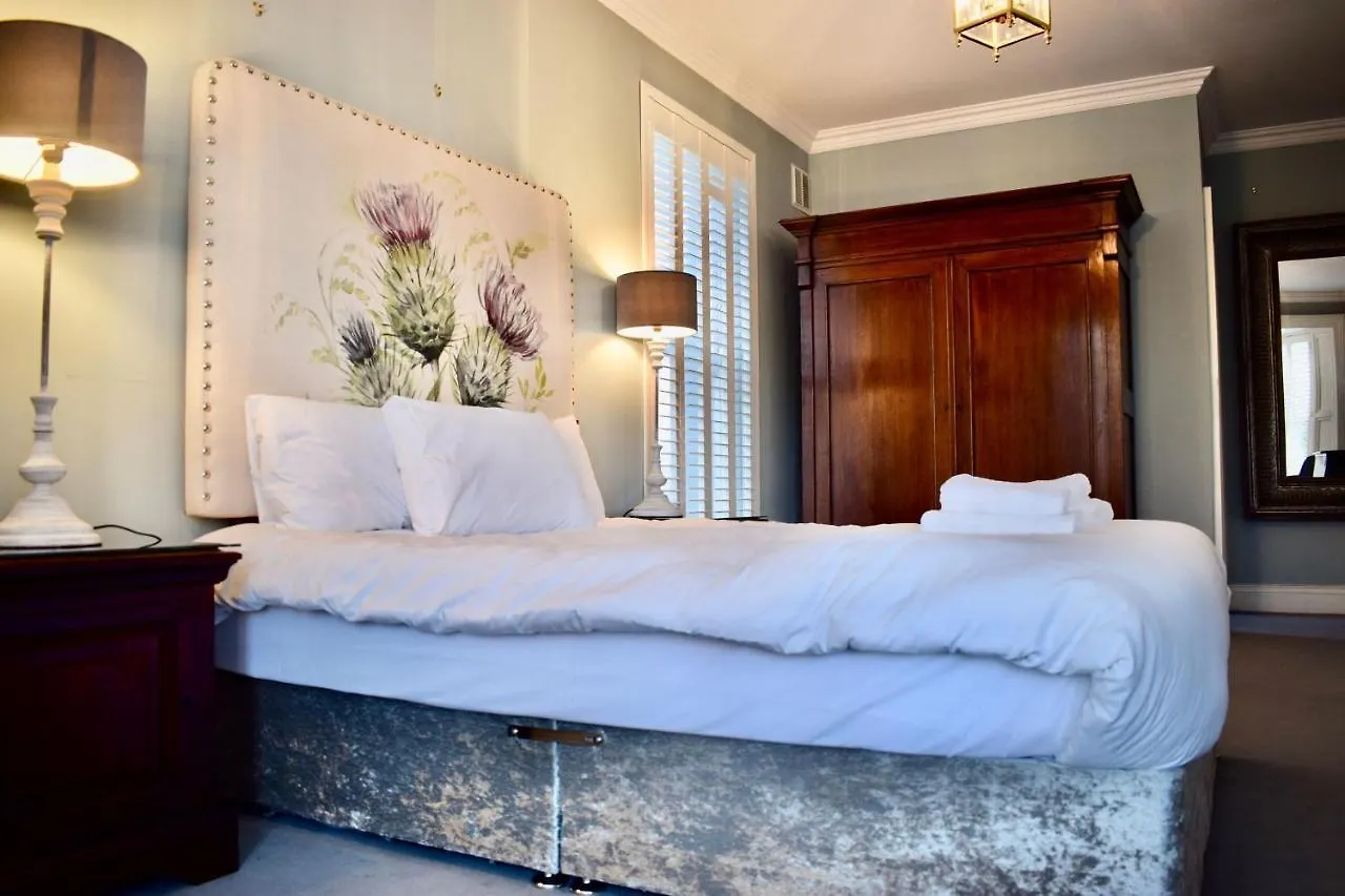 Refurbished Traditional Dublin Townhouse Holiday home