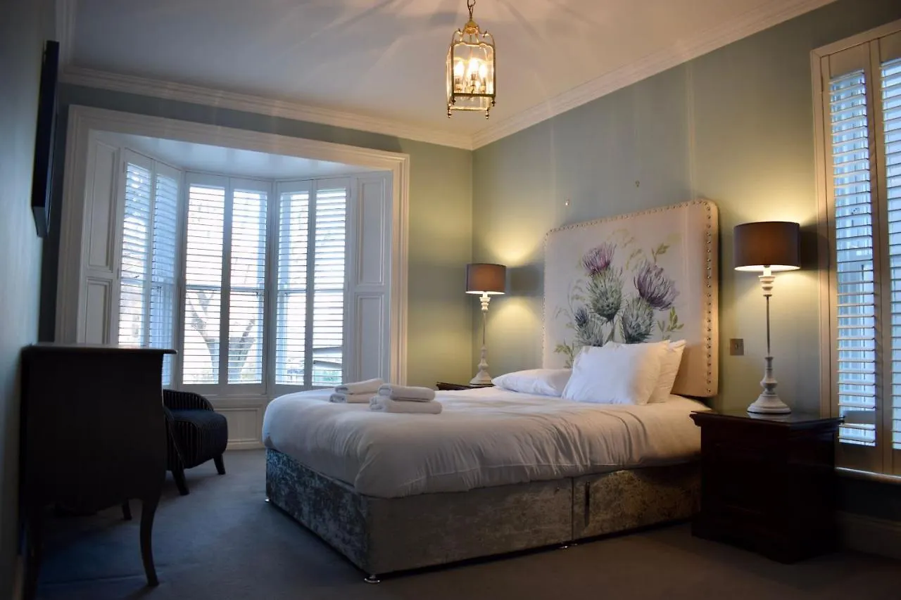 Refurbished Traditional Dublin Townhouse Holiday home